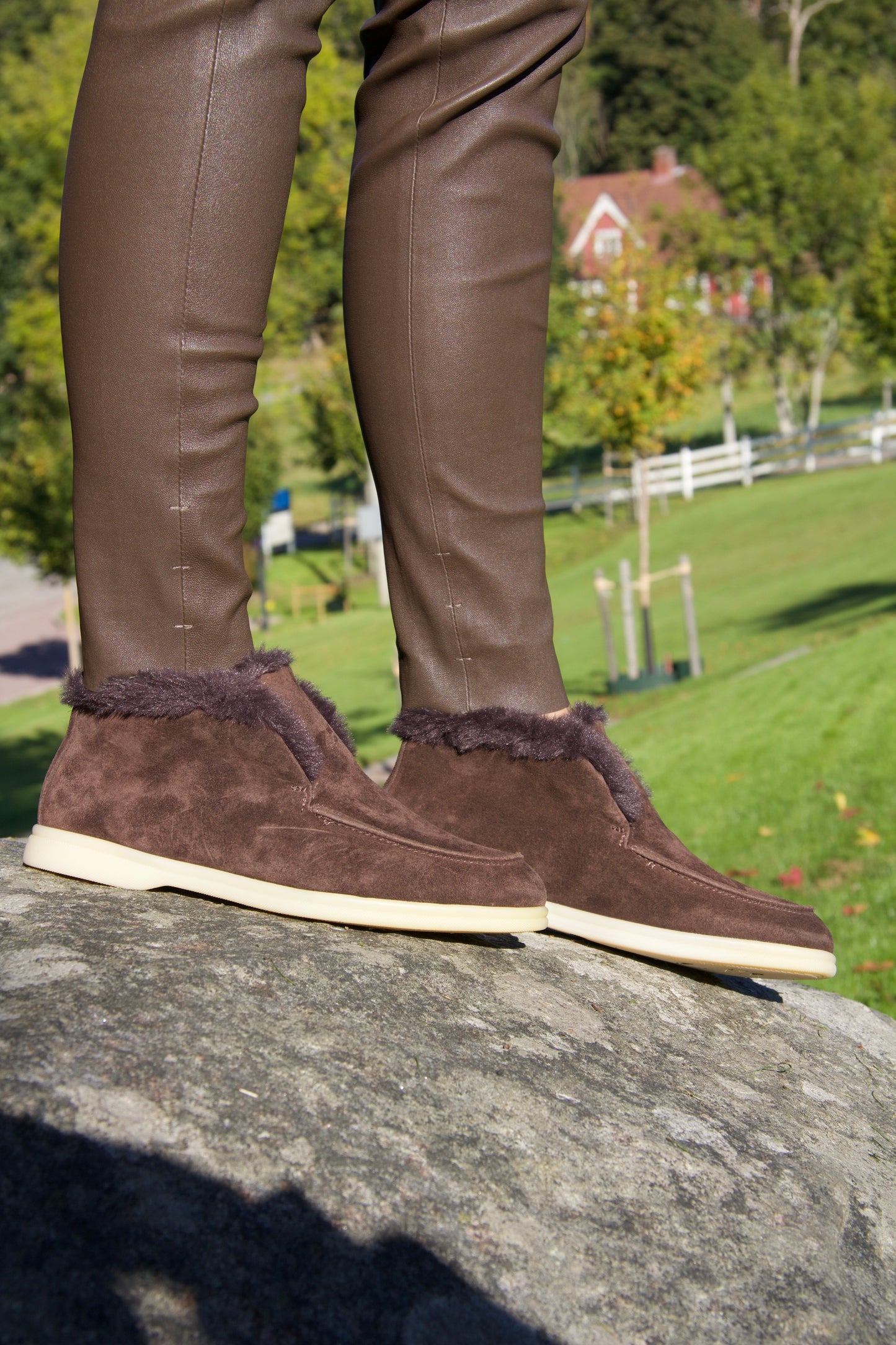 Wiveca Boots i Mörkbrun Mocka