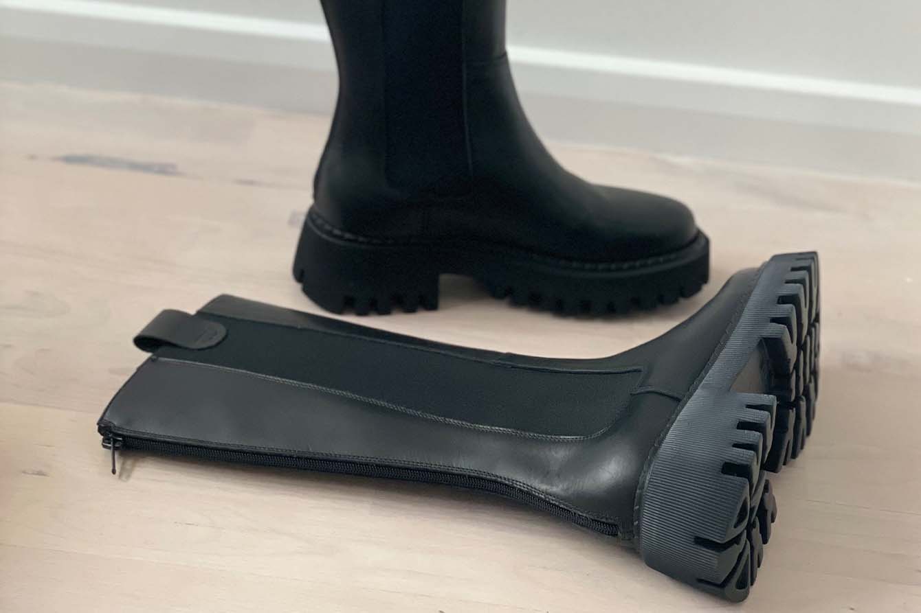 High boots with elastic and zip back.