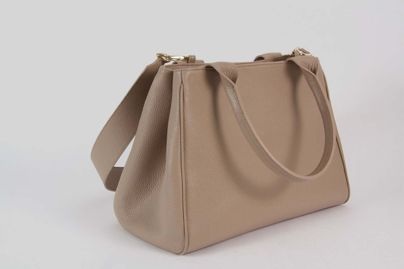 Medium-large size handbag in taupe grained calf leather.