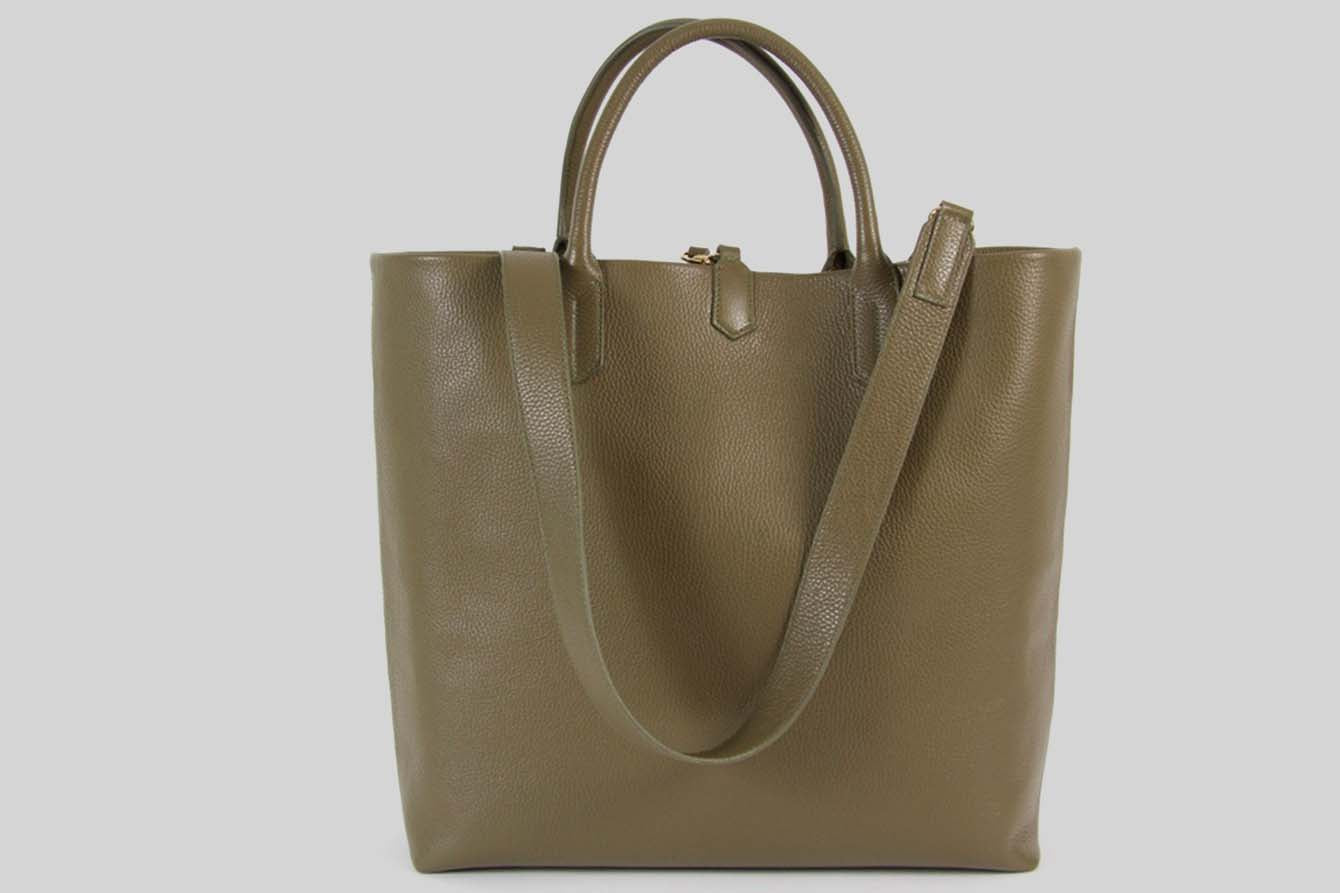 Large bag in kaki grained calf leather with gold details.