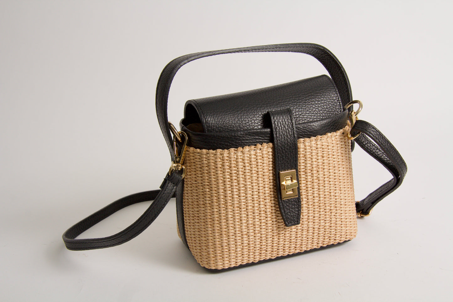 Buckle Bag Rafia Natural Black