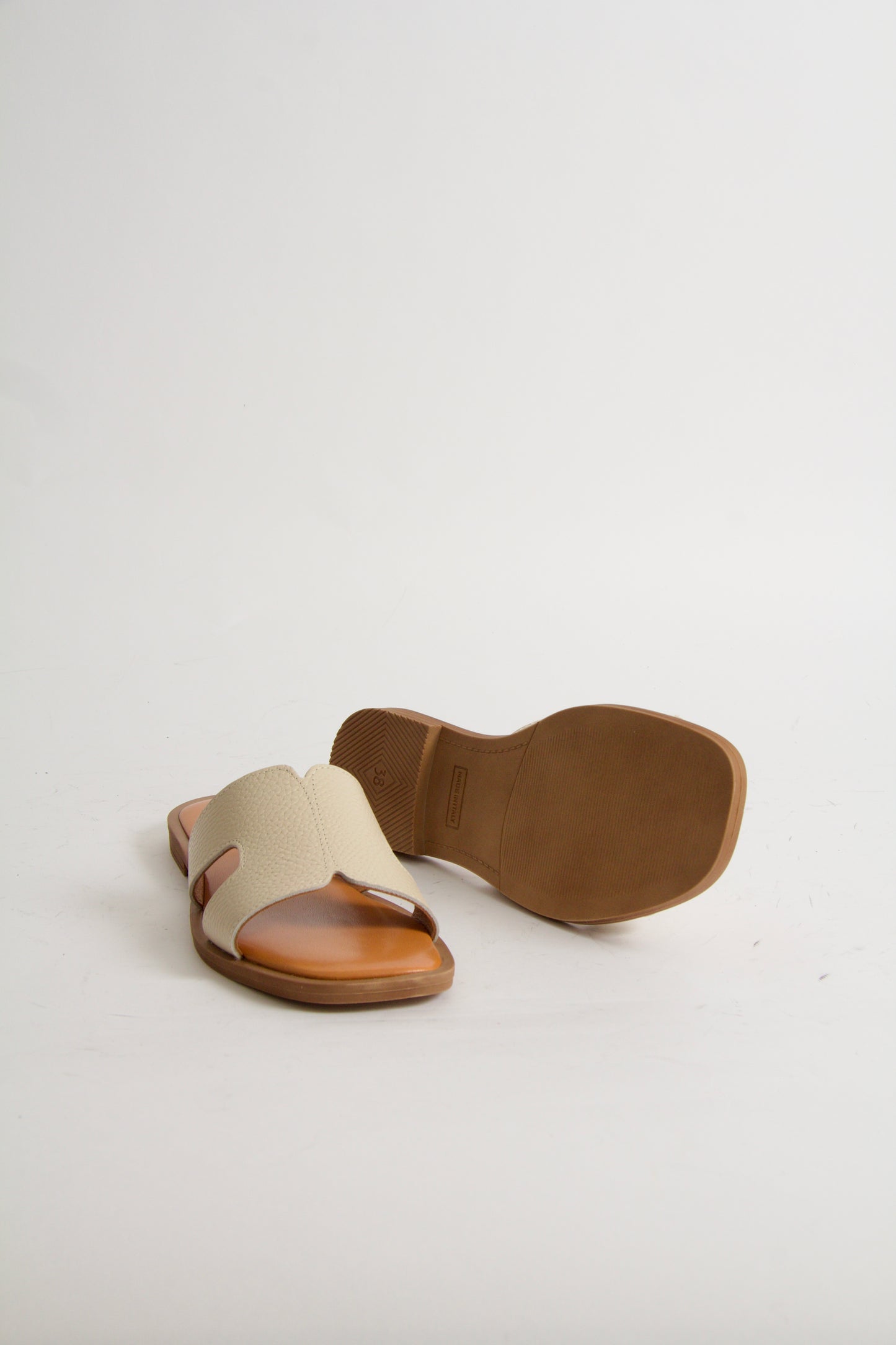 Yvon Offwhite Leather Sandals
