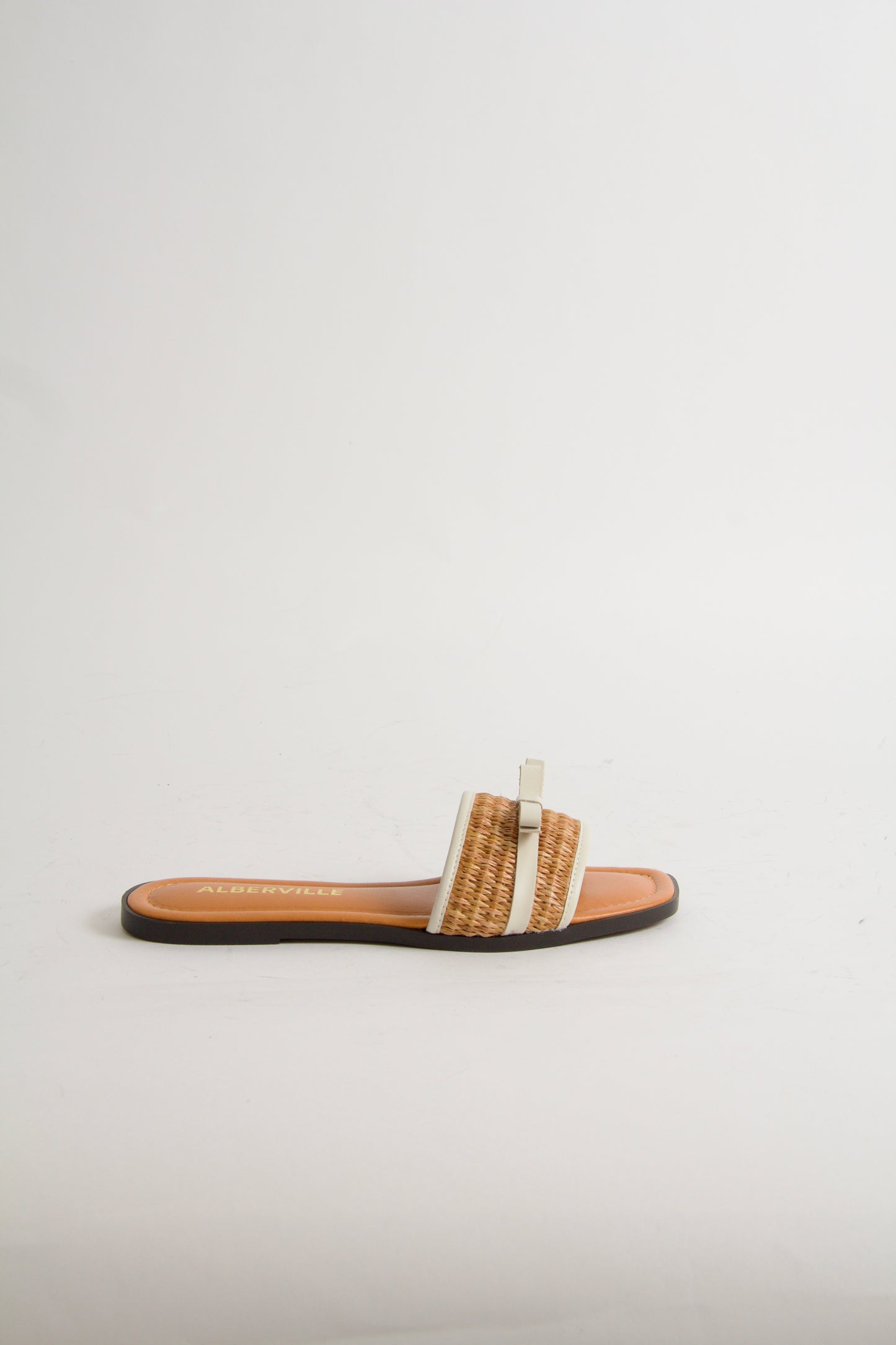 Yonis Sandaler i Offwhite + Naturfärgad Bast