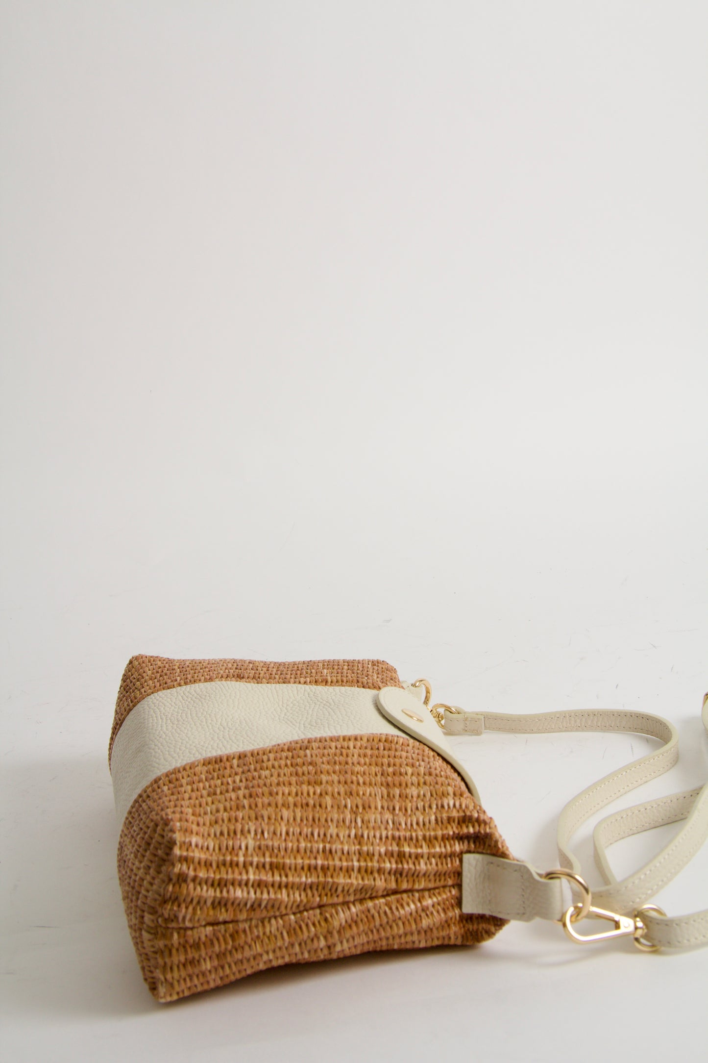 Scarlet Baguette Bag Natur + Offwhite Handväska