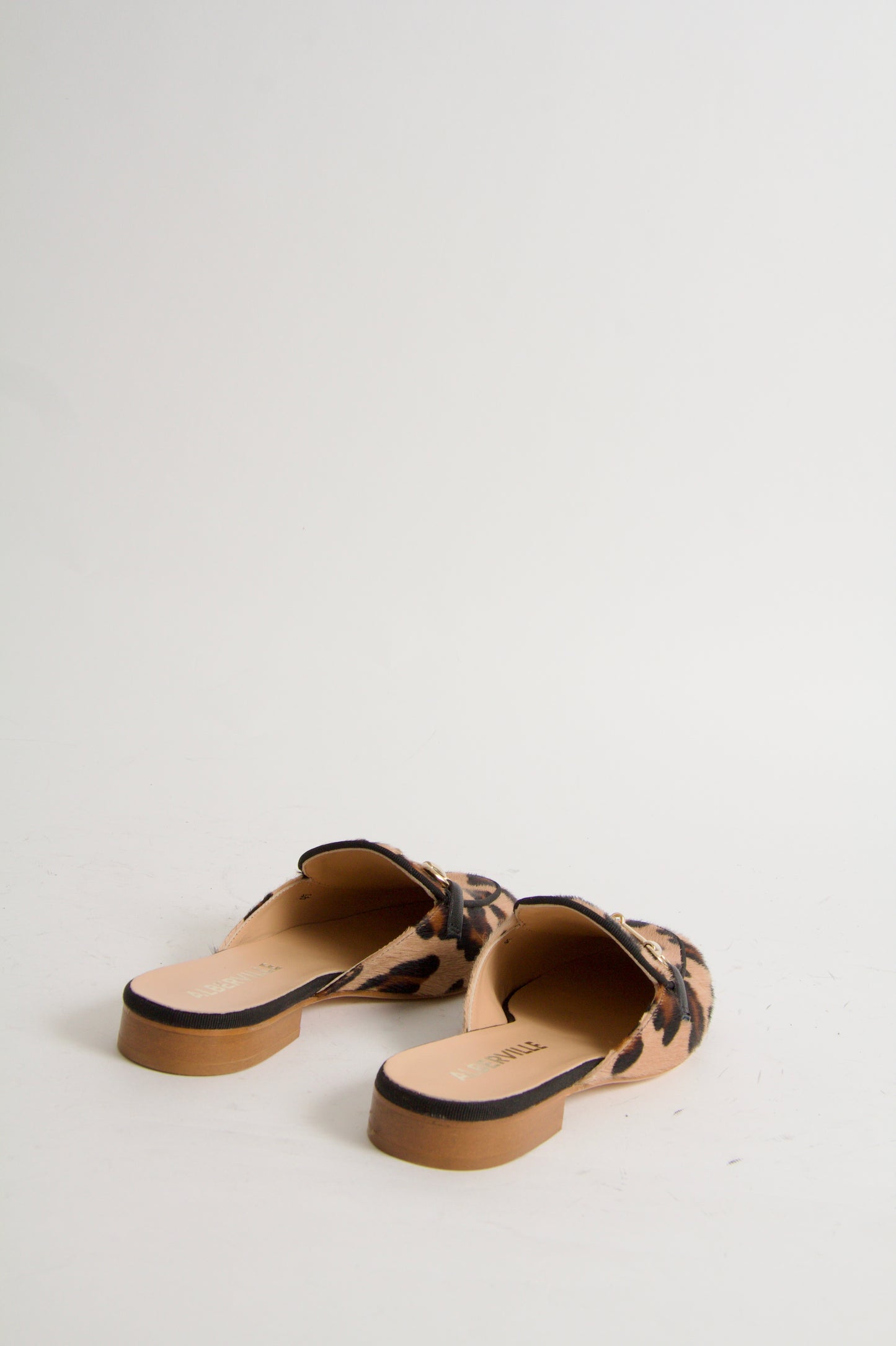 Olivia Leo Slip-on loafers