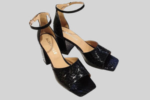 Rihanna Svart Snake Klack sandalett