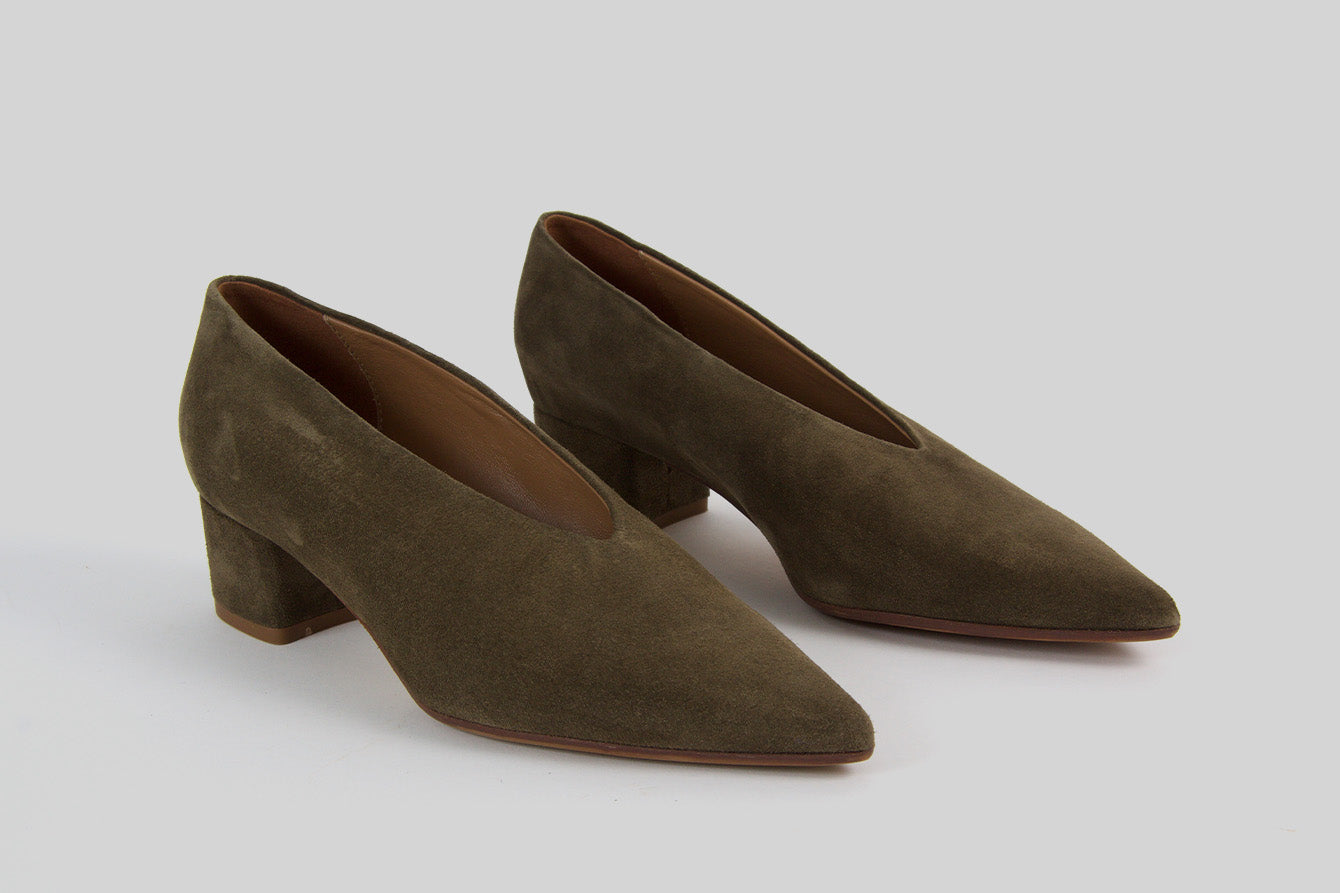 Pointy pumps Gila in khaki green suede