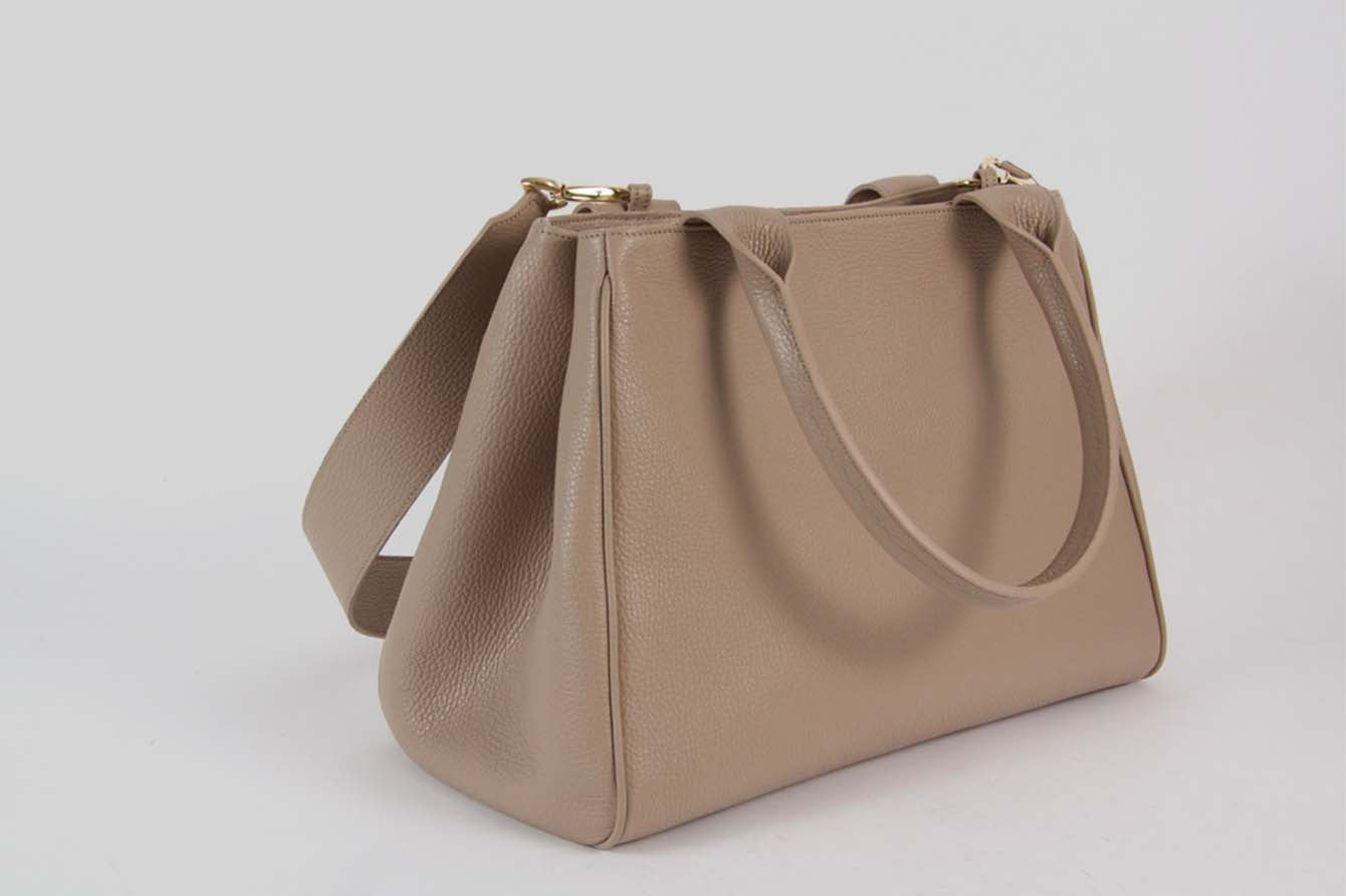 Medium-large size handbag in taupe grained calf leather.