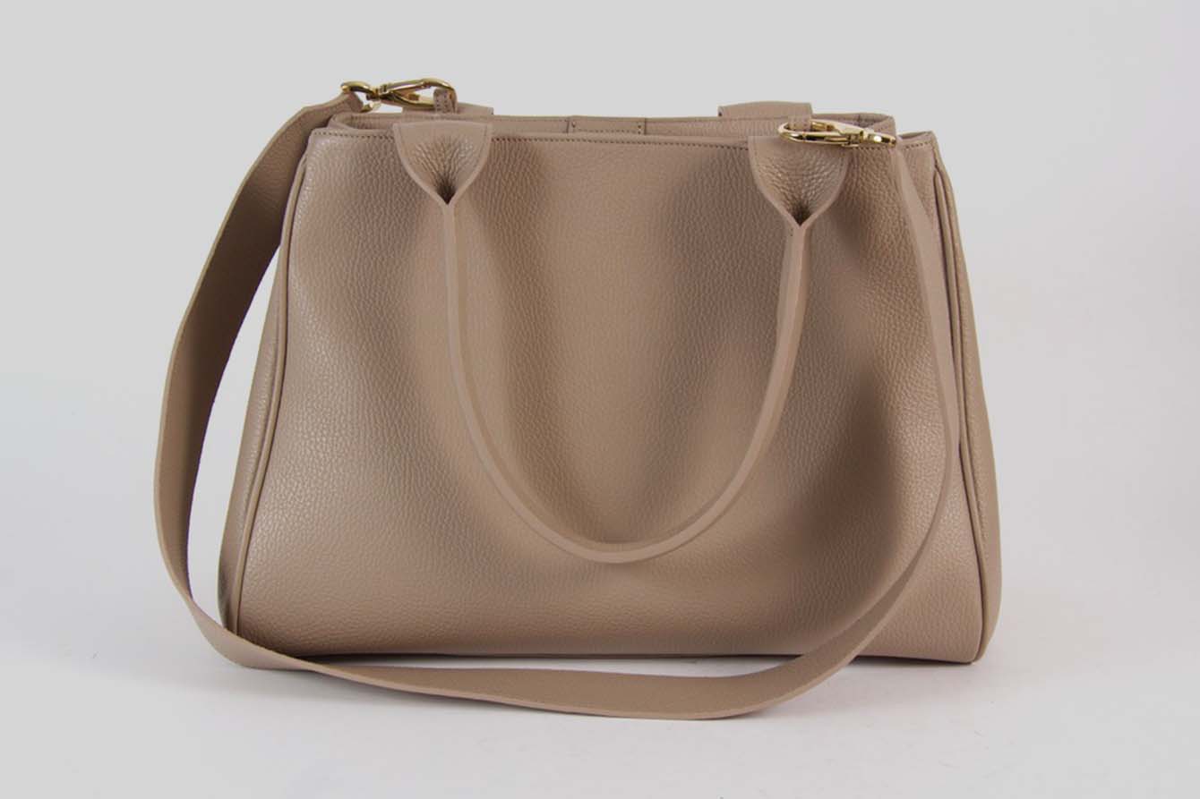 Medium-large size handbag in taupe grained calf leather.