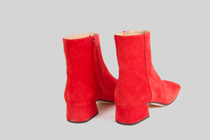Red ankle boot in suede.